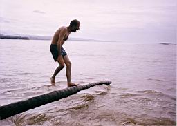 29 Cahuita jugando.jpg
